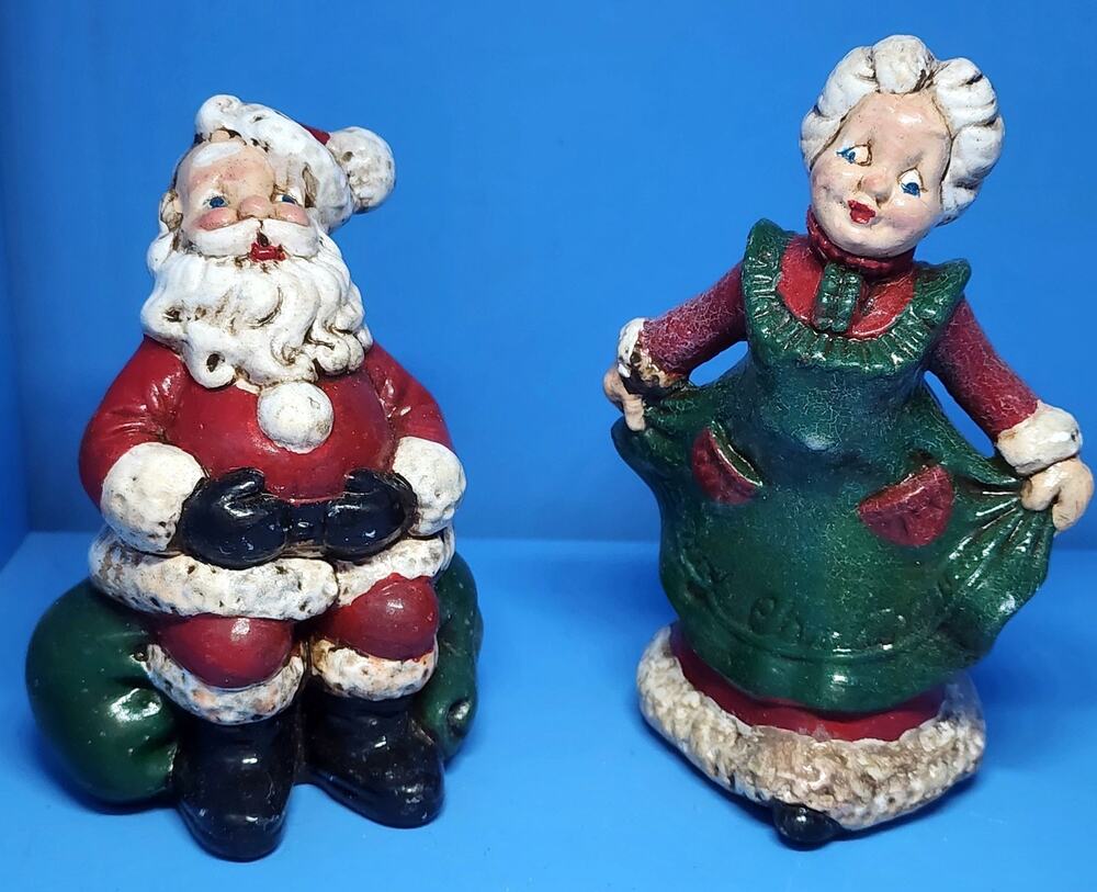 Vintage 1991 Ceramic Santa & Mrs Claus Christmas Figurines Hand Painted Set of 2